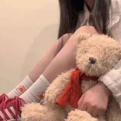 霓虹灯下的圣教士